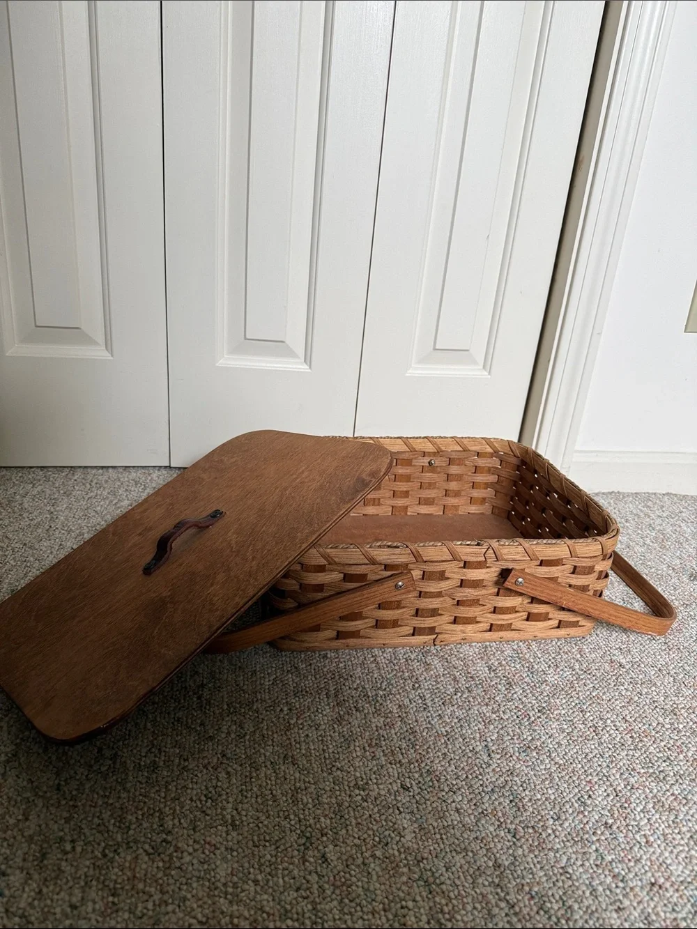 Authentic Amish Woven Picnic Basket with Lid and Handles - Brown